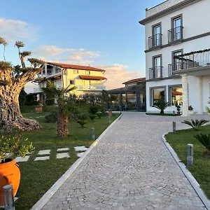 **** Hotel Evergreen Laguna Vain-lezhe Albania